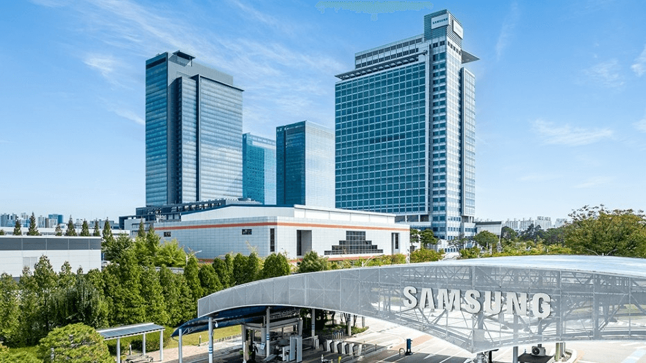삼성전자 수원 디지털시티 사옥과 SAMSUNG 로고 캐노피 전경