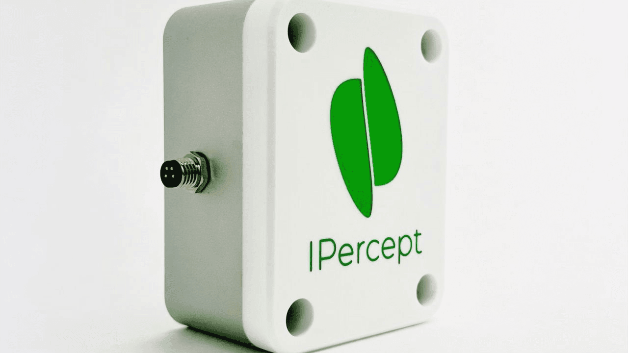IPercept 로고가 새겨진 흰색 산업 설비 진동 센서 장치