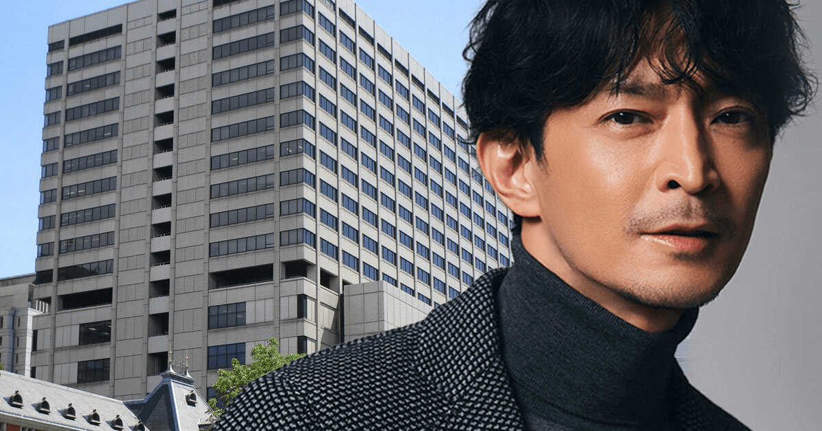 성우 쓰다 겐지로와 도쿄지방법원 건물 (인벤글로벌 편집 이미지)
