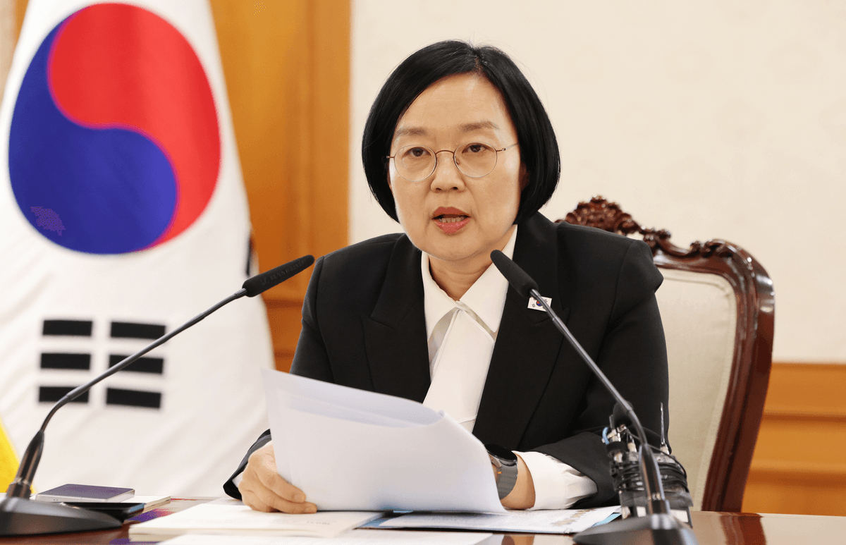 국가첨단전략산업위원회 관련 브리핑에서 발언하는 정부 관계자