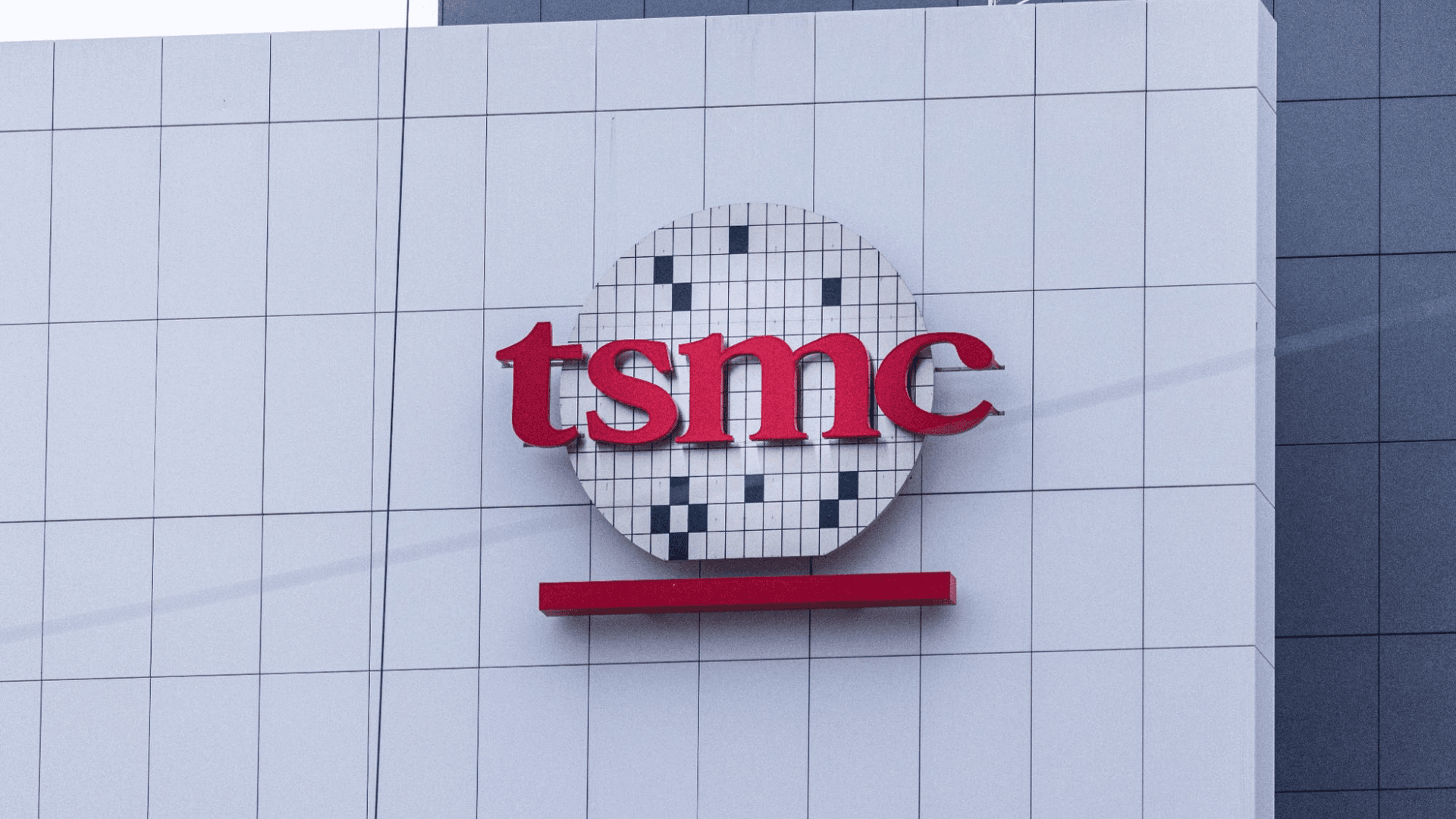 대만 TSMC 사옥 외벽의 TSMC 로고 간판